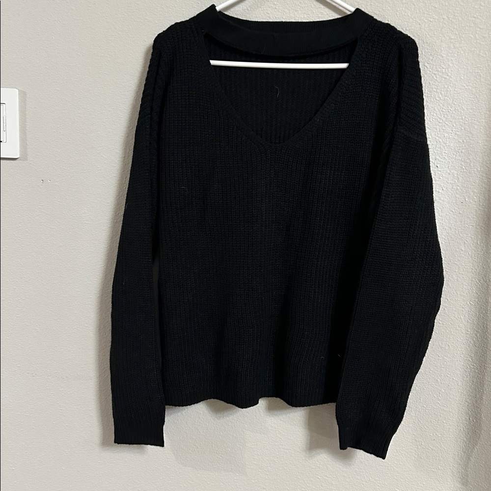 LA MIEL Elegant Black V-Neck Sweater